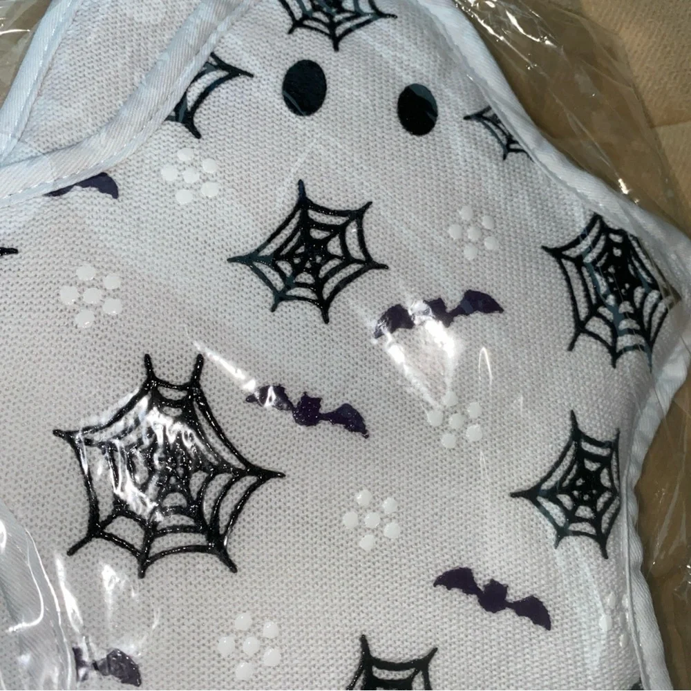 Temptations Boofetti Ghost Shape Halloween Oven Mitts‎ Set New